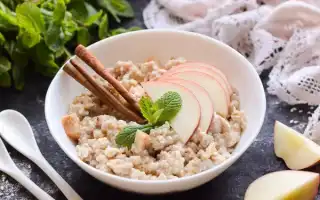 Овсяная каша для грудничка: полезные рецепты и советы