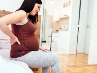 Беременным женщинам со сколиозом абсолютно противопоказаны физические нагрузки