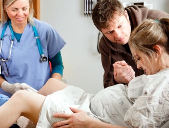 При первых двух стадиях сколиоза роды проходят естественным путем