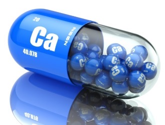 Профилактика кифоза в раннем детстве основывается на правильном питании с достаточным количеством в рационе кальция