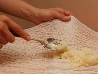 Обратите внимание на рецепты нескольких компрессов от болей в спине