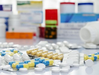 Основу лечения болей в пояснице составляет медикаментозная терапия