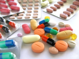 Для устранения болей в шее назначают комплекс из нескольких групп препаратов