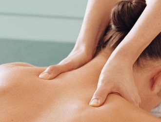 При спондилезе будет эффективен массаж воротниковой зоны