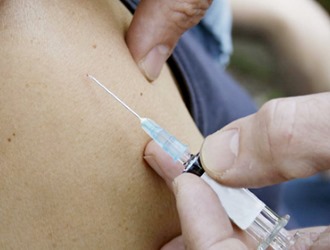 Муравьиным спиртом нельзя обробатывать поврежденные участки кожи и места инъекций