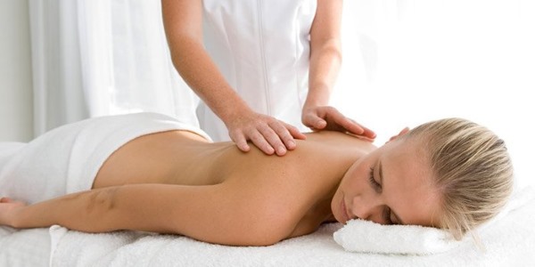 В большей степени при ротации позвонка используют мануальную терапию и ЛФК