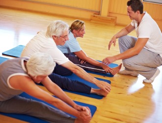 Домашнее лечение артроза основывается на занятиях ЛФК и приеме народных средств