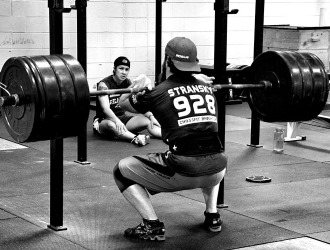 Одна из самых частых причин смещения позвонков - перенагрузка позвоночника