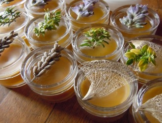 Обратите внимание как изготавливаются кремы от грыжи в домашних условиях