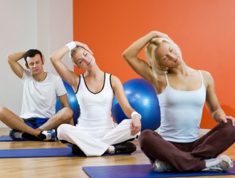 Перед началом выполнения базовых упражнений необходимо размять мышцы шеи