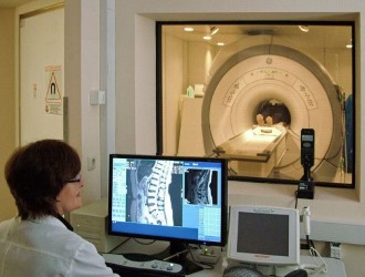 Стандартная процедура исследования длится 30-40 минут, с контрастным веществом - 90 минут