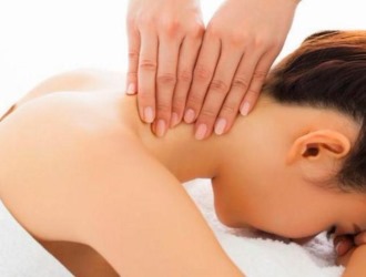 Массаж шеи необходимо делать аккуратно и только после затихания острой боли