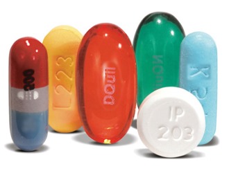 Как правило для приема внутрь назначают обезболивающие и НПВС