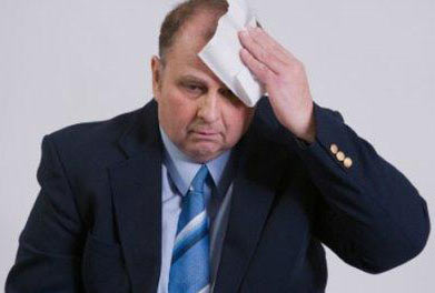 у мужчины болит голова