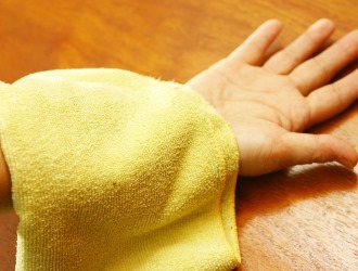 В домашних условиях от болевого синдрома в спине как правило применяют компрессы. Ознакомьтесь с рецептами самых эффективных