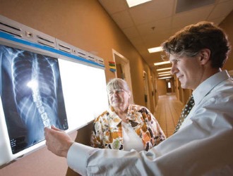 Изучите список необходимых обследований для получения инвалидности при сколиозе