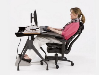 Рекомендуются ортопедические накладки и подушки всем, кто ведет сидячий образ жизни