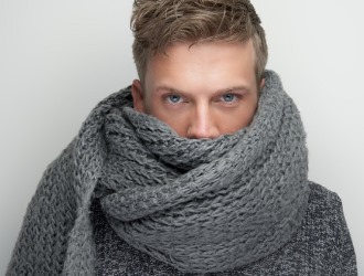 После завершения выполнения упражнений шею необходимо обернуть шарфом или полотенцем