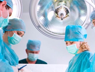 Хирургическое лечение - основное лечение образования шишек на позвоночнике