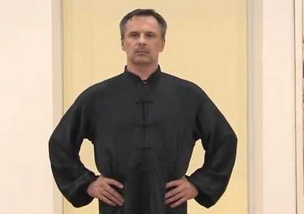 Доктор Бутримов имеет большой опыт и знания в области традиционной медицины и восточной