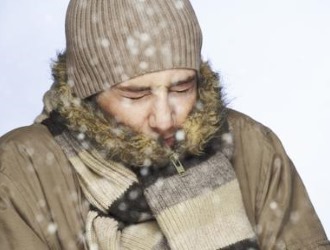 Чтобы не допустить развитие шейного остеохондроза нужно избегать переохлаждений