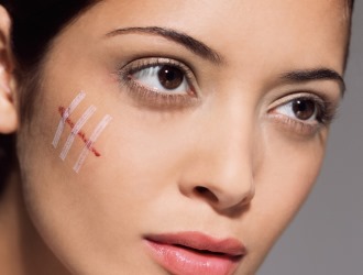 При повреждениях кожи запрещено использовать лекарственное средство