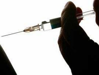 Применение медикаментов позволяет быстро купировать боль из-за воспаления корешков позвоночника