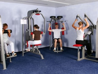 Реабилитация направлена на укрепление мышц спины и формирование правильной осанки