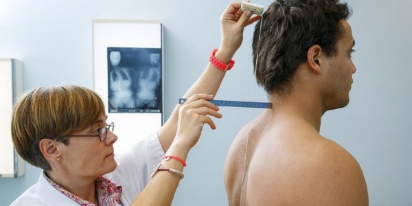 Сколиоз может поражать позвоночник по всем его отделам