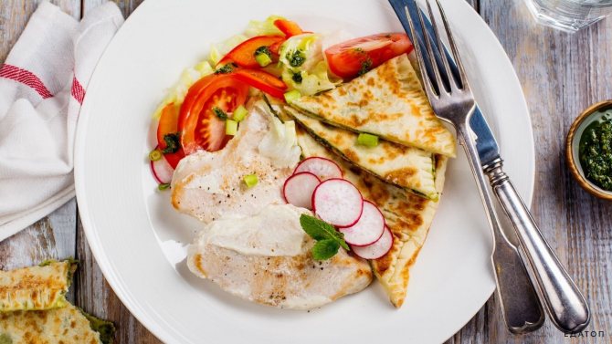 Котлеты из индейки с овощами - диетическое блюдо.