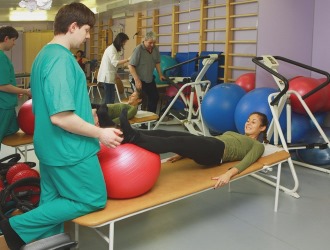 Ворую стадию искривления позвоночника можно вылечить с помощью упражнений ЛФК