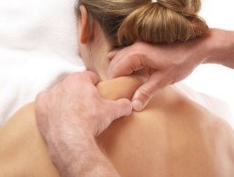 При появлении горба на шее эффективным будет массаж