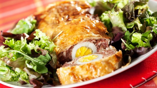 Мясной рулет с яйцом - отменная закуска.