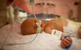 новорожденный ребенок