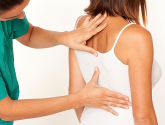 Врачи рекомендуют при необходимости применять шейные бандажи