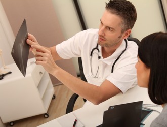 Беременным при сколиозе необходимо регулярно посещать ортопеда