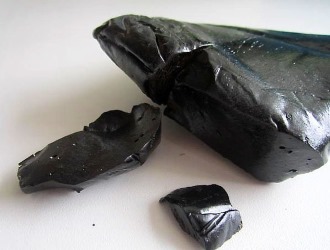 Для лечения ушибов в домашних условиях применяют мазь из мумие