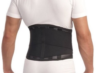 Домашнее лечение поясницы заключается в применении компрессов, согревающих мазей и специальных поясов