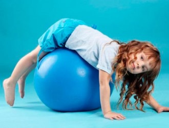 Профилактику нарушения осанки необходимо проводить с детского возраста