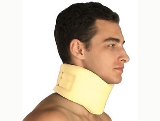 При запущенных стадиях сколиоза шеи необходимо ношение специальных бандажей