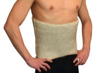 От возникшего болевого синдрома вдоль позвоночника в домашних условиях рекомендуют применять согревающие компрессы