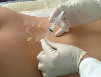 Уколы имеют не так много недостатков: невозможность самостоятельного использования и болезненность процедуры