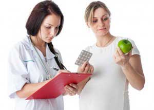 врач и беременная девушка