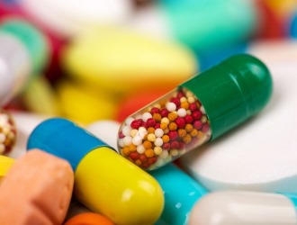 Лечение любого типа межпозвоночной грыжи не обходится без приема комплекса препартов