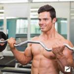 Жим EZ-грифа стоя