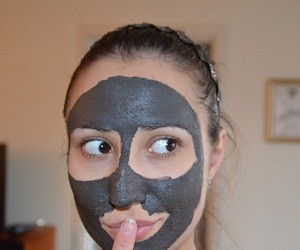 черная глина для лица свойства