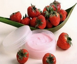 маски из свежей клубники