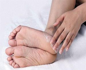 трещины на пятках причины фото