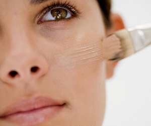 как правильно замаскировать прыщи