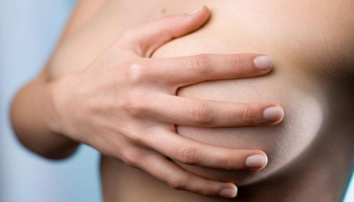 Придерживание груди